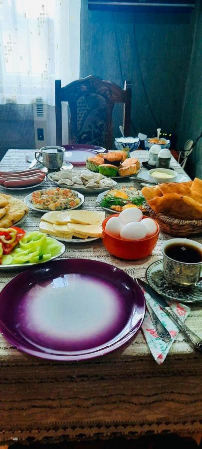 Sisi Guest House Kutaisi Bagian luar foto